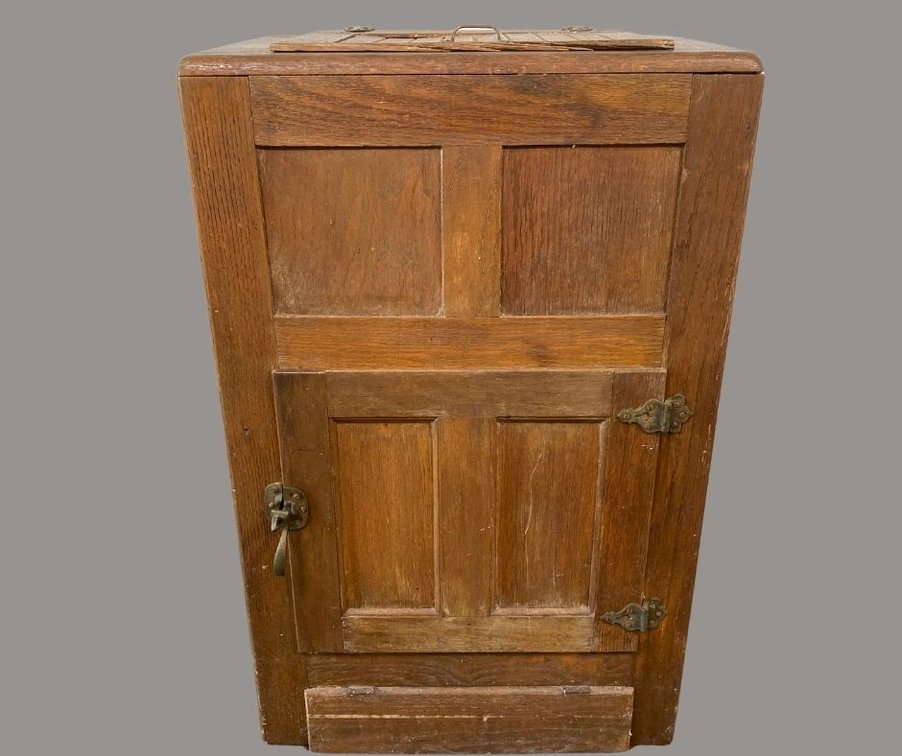 Image for August 2026 Gallery Auction Featuring Antique & Vintage Furniture, Art, Glassware, Porcelain & Home Décor