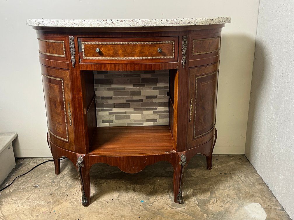 Image for September Combined Gallery Auction Featuring Antiques, Vintage Pottery, Glassware & Collectibles