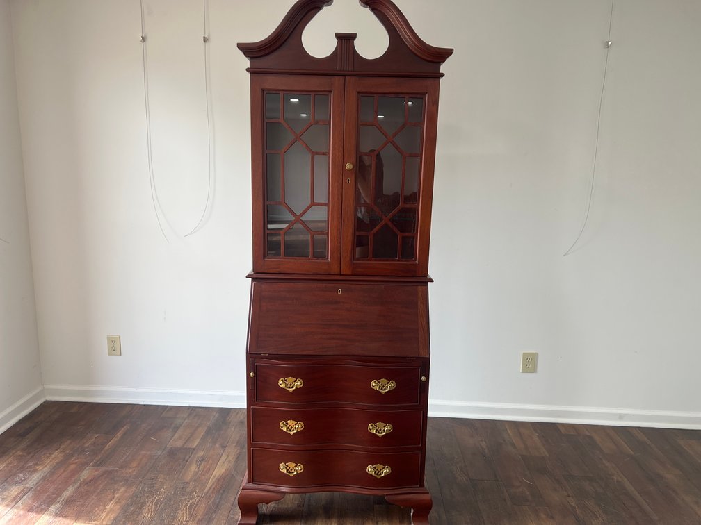 Image for September Combined Gallery Auction Featuring Antiques, Vintage Pottery, Glassware & Collectibles