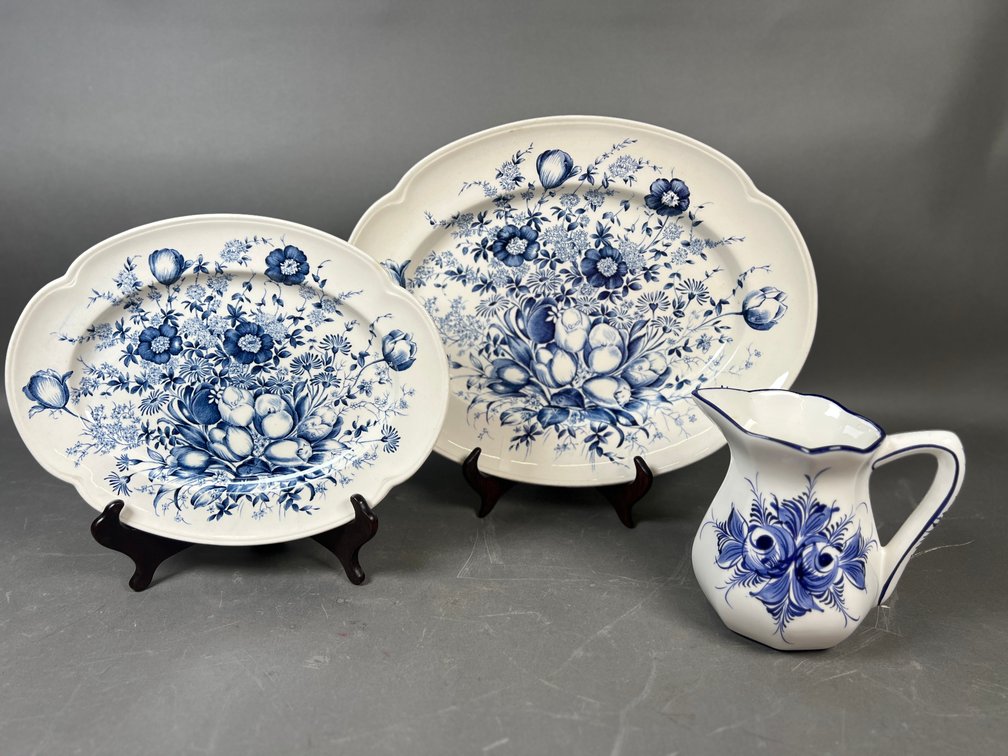 Image for October Gallery Auction Featuring Antiques, Pottery, Glassware, Collectibles & Fine Jewelry