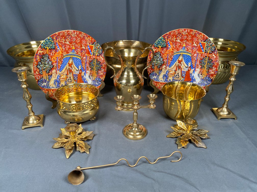 Image for Estate of Stacy and Wynette Suber Day 2 Featuring Antique Glassware, Furniture, Decor and More!
