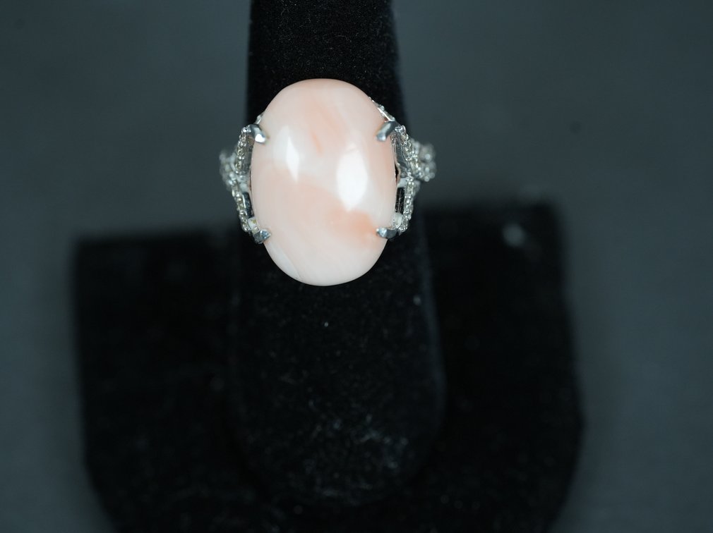 Image for Gold, Diamond and Pearl Jewelry, Artwork, Vintage Furniture, Home Decor, and More!
