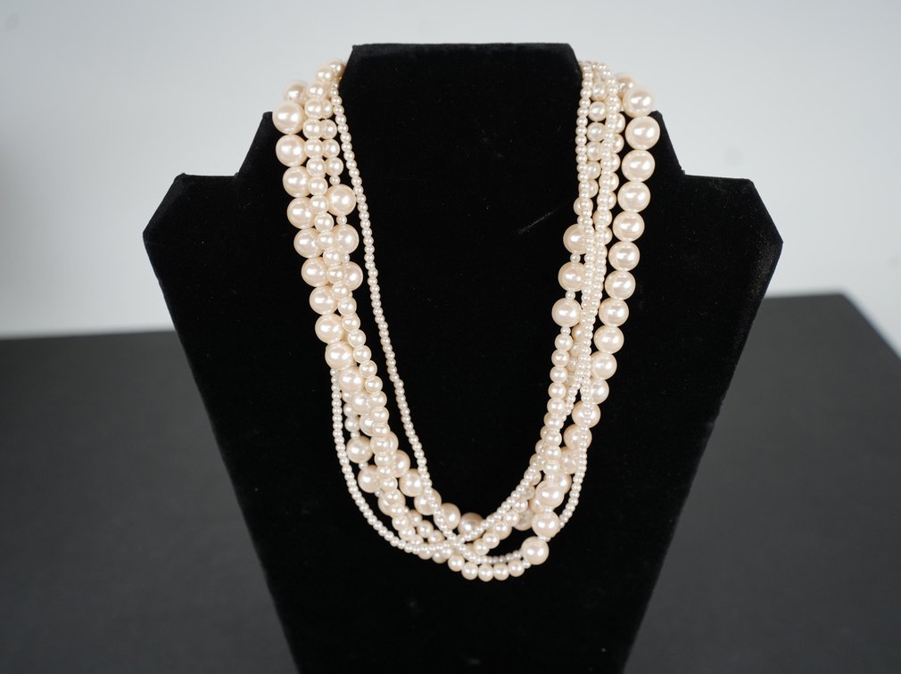 Image for Gold, Diamond and Pearl Jewelry, Artwork, Vintage Furniture, Home Decor, and More!