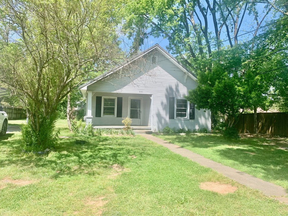 Image for 2107 Nashville Road - Handyman's Dream