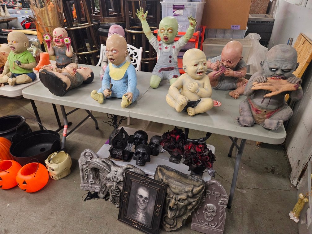 Image for Psycho Suzi's Christmas and Holiday Decor Plus More