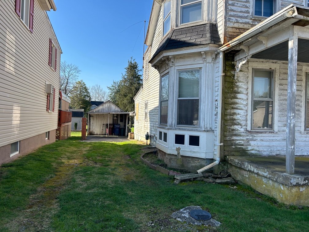 Image for Seller Ordered Online Auction - 1,278 +/- SF Two-Story Dwelling on 32' x 180' Lot