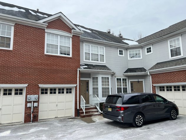 A 3 Bedroom Parsippany, NJ Townhouse