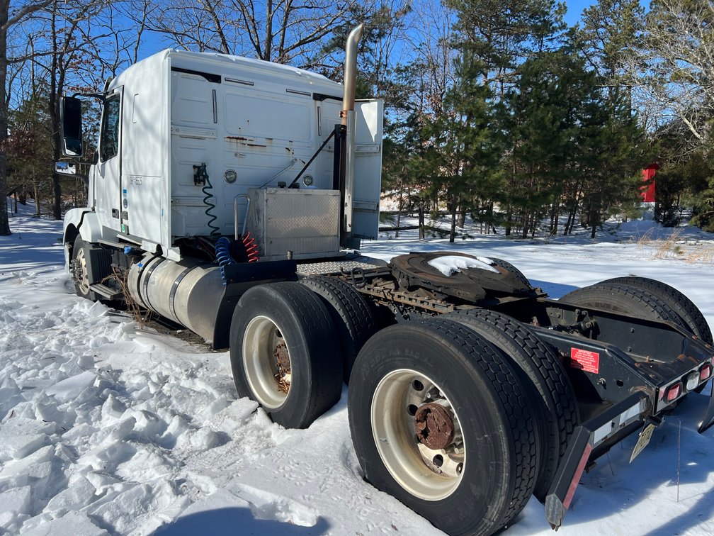 Image for 2015 Volvo VNL 400 Tandem Axle, Sleeper Cab, Truck Tractor