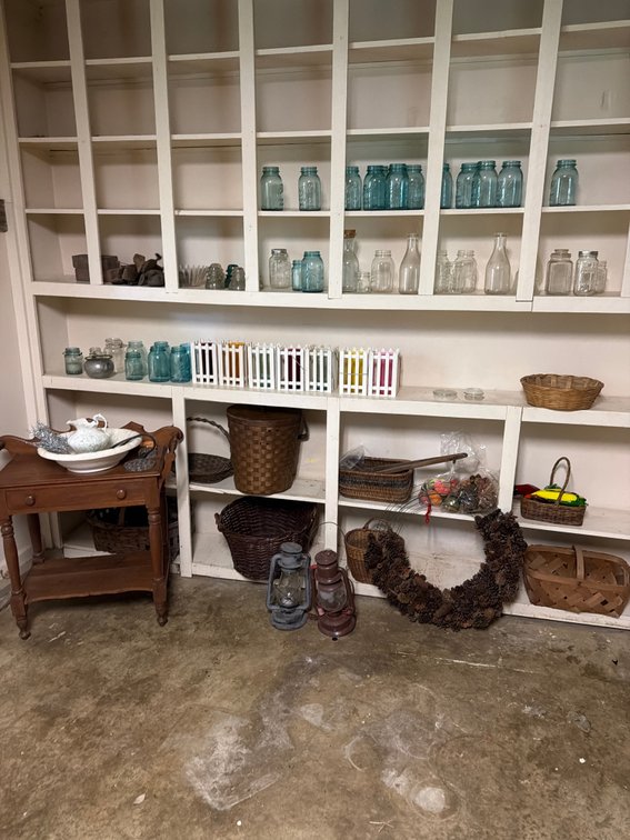 Image for GRANVILLE, OH - ANTIQUES-COLLECTIBLES-MOVING SALE