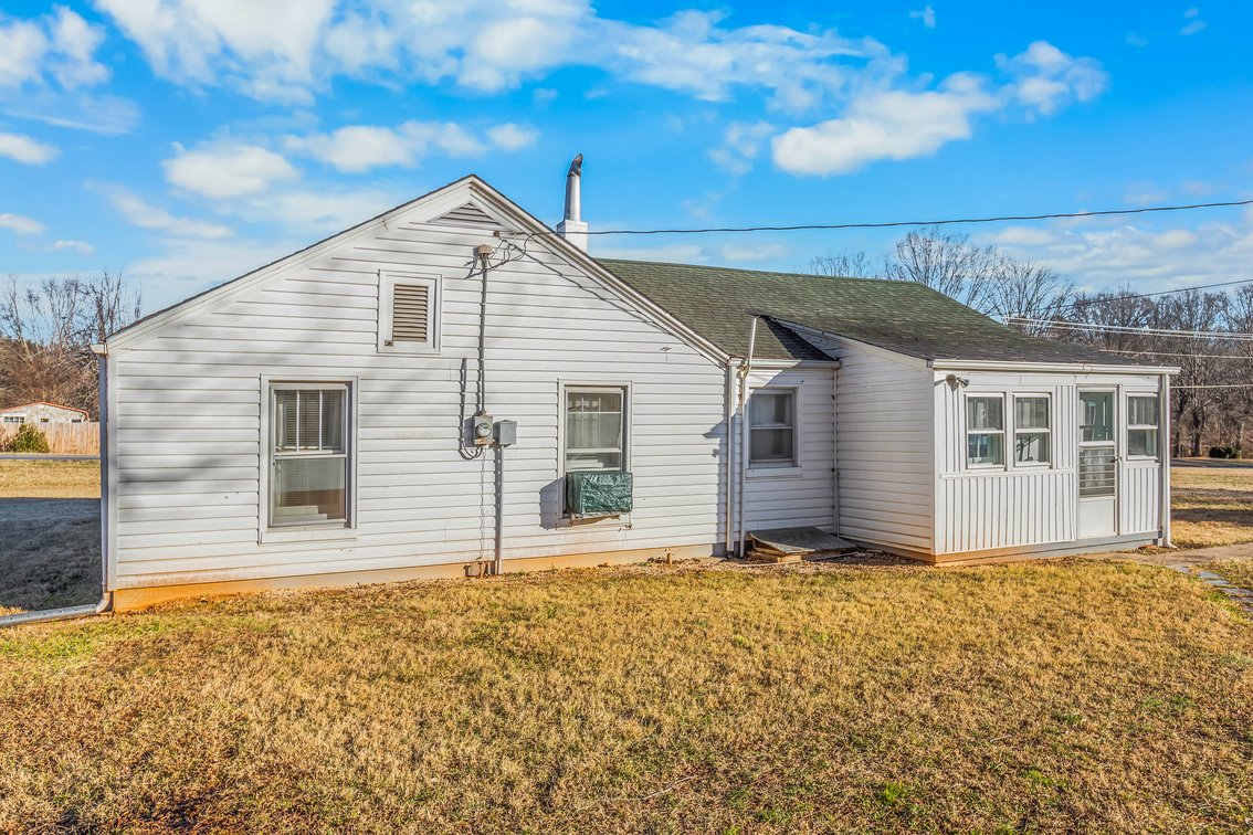 SELLING ABSOLUTE Highway 64 Opportunity - Mocksville, NC