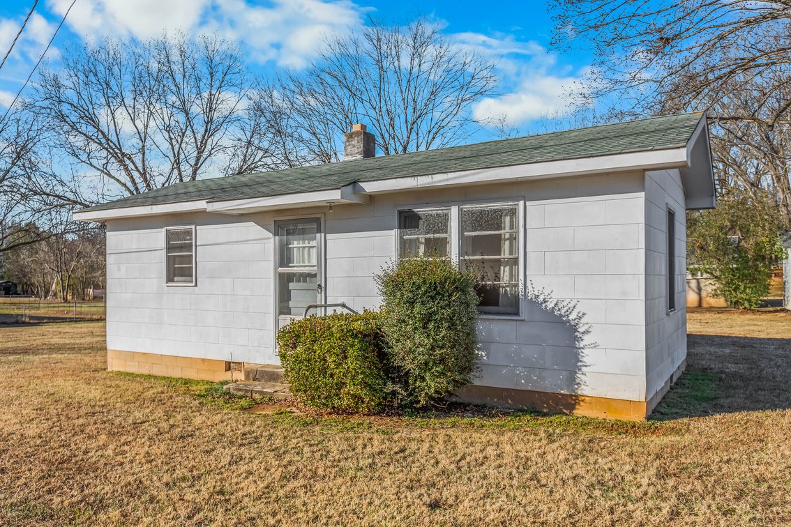 SELLING ABSOLUTE Highway 64 Opportunity - Mocksville, NC