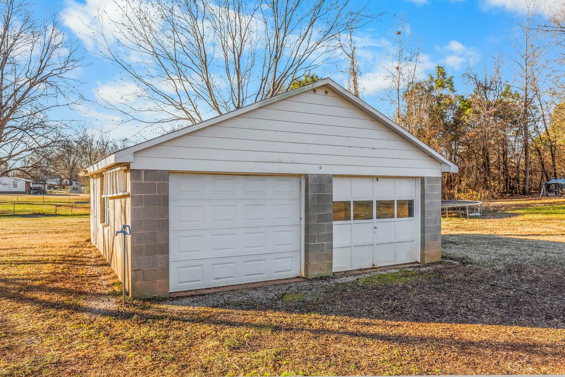 SELLING ABSOLUTE Highway 64 Opportunity - Mocksville, NC