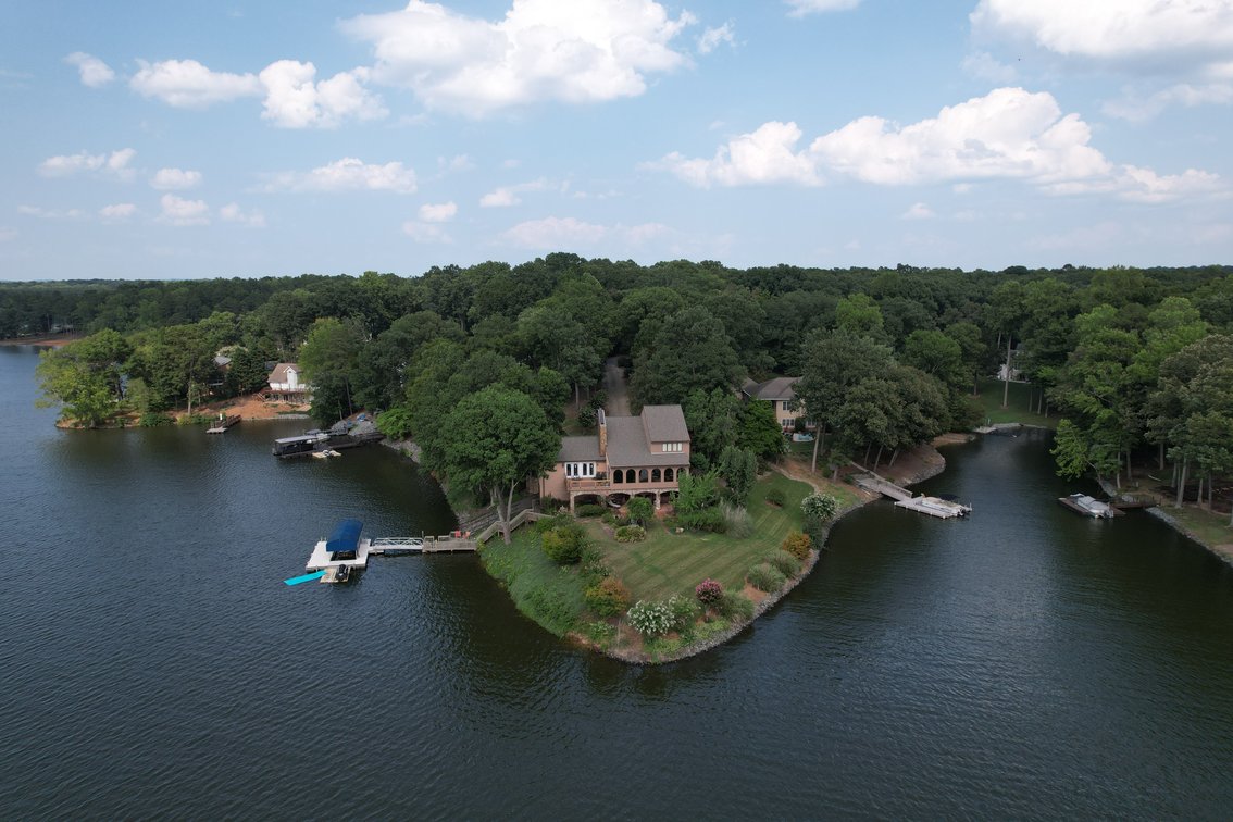 Lakefront Peninsula Retreat - Lexington, NC