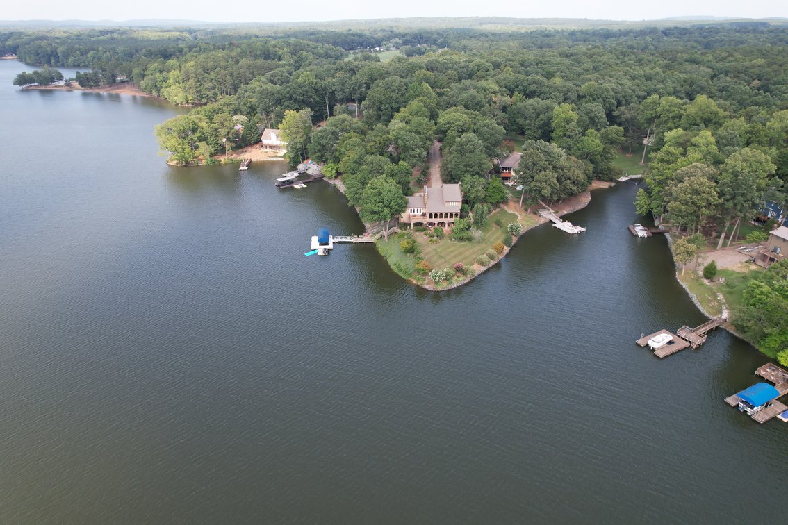 Lakefront Peninsula Retreat - Lexington, NC