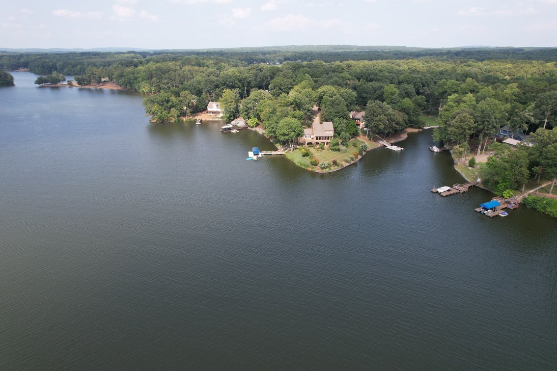 Lakefront Peninsula Retreat - Lexington, NC