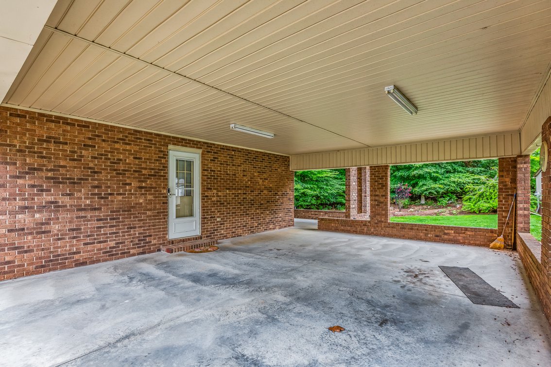 Lewisville Living – Brick Ranch on 0.5± Acre