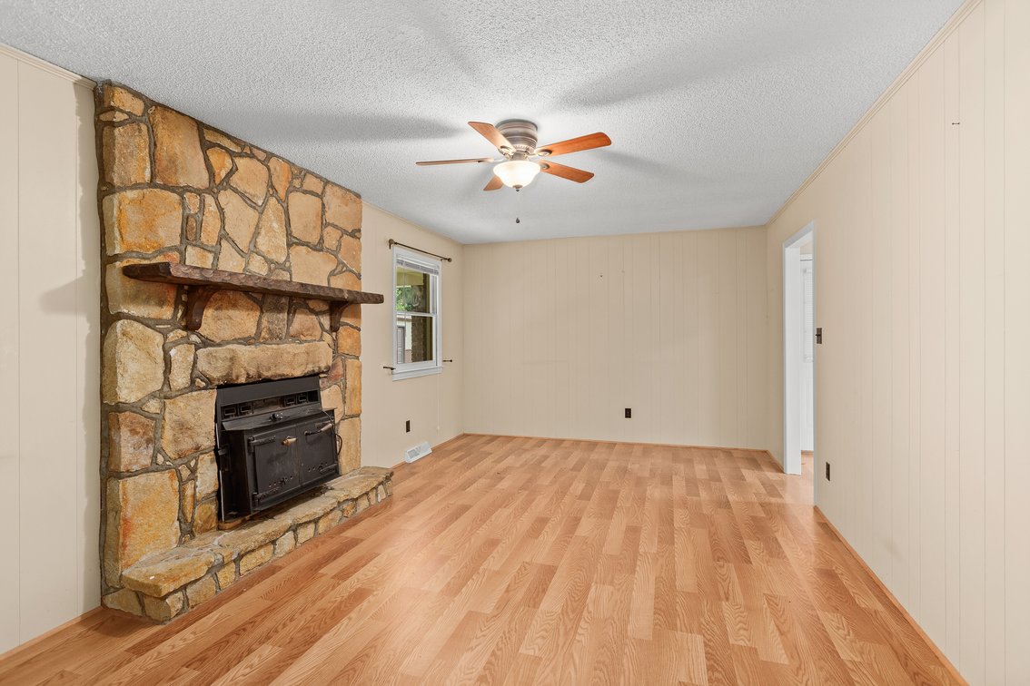 Lewisville Living – Brick Ranch on 0.5± Acre