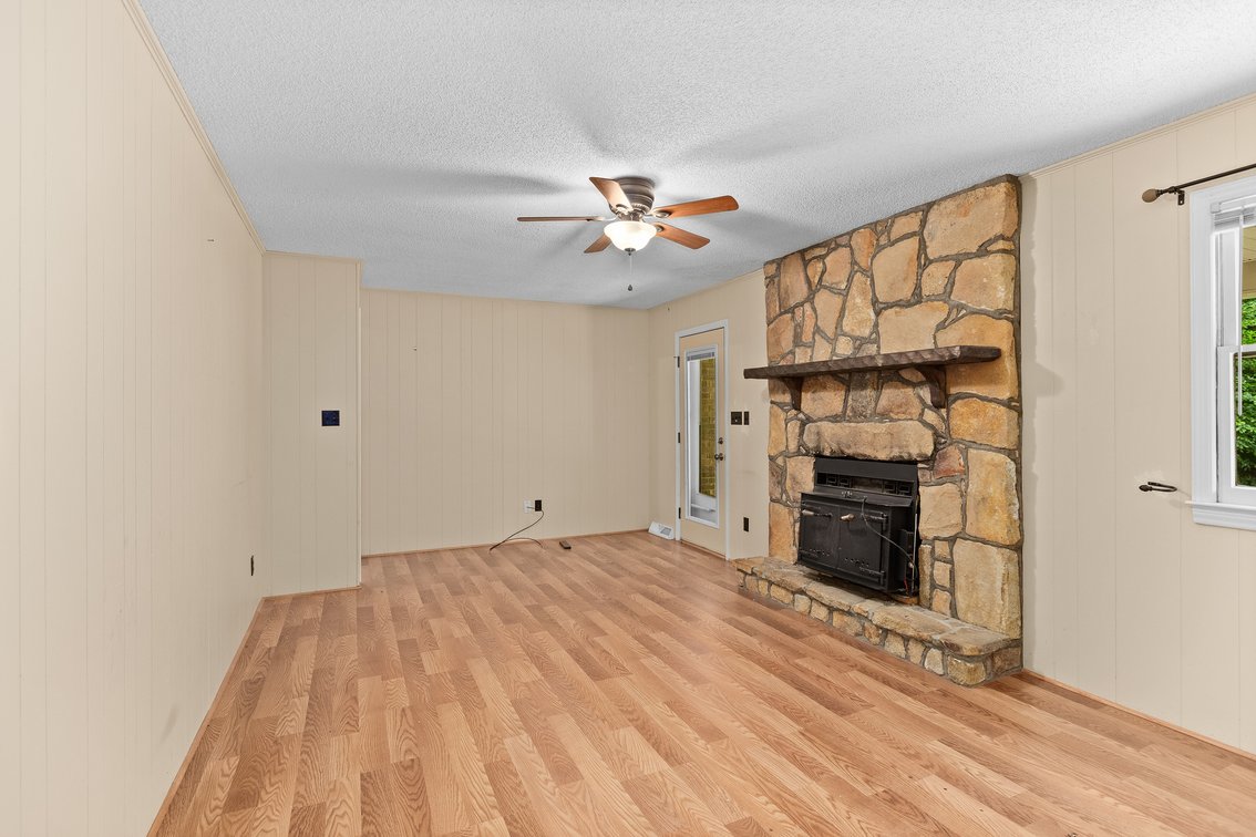 Lewisville Living – Brick Ranch on 0.5± Acre