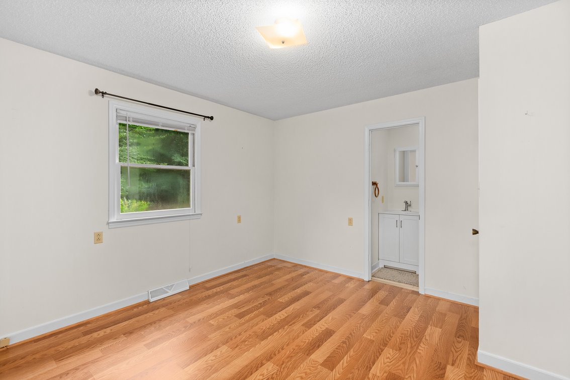 Lewisville Living – Brick Ranch on 0.5± Acre
