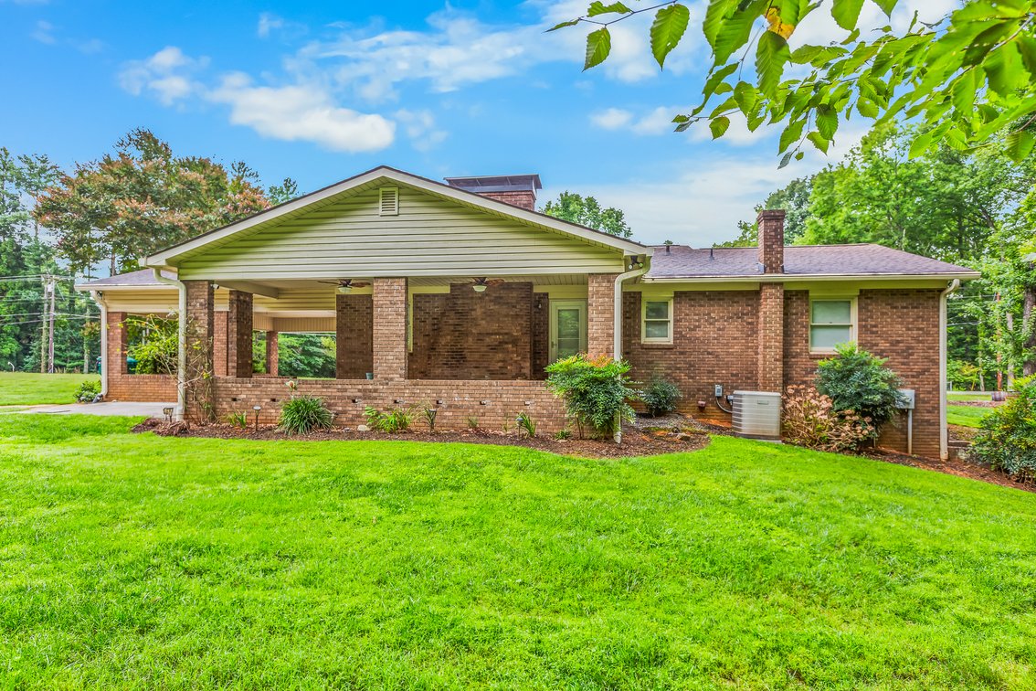 Lewisville Living – Brick Ranch on 0.5± Acre