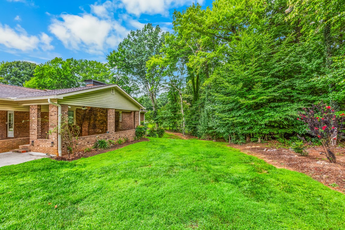 Lewisville Living – Brick Ranch on 0.5± Acre