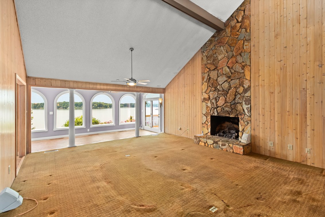 Lakefront Peninsula Retreat - Lexington, NC