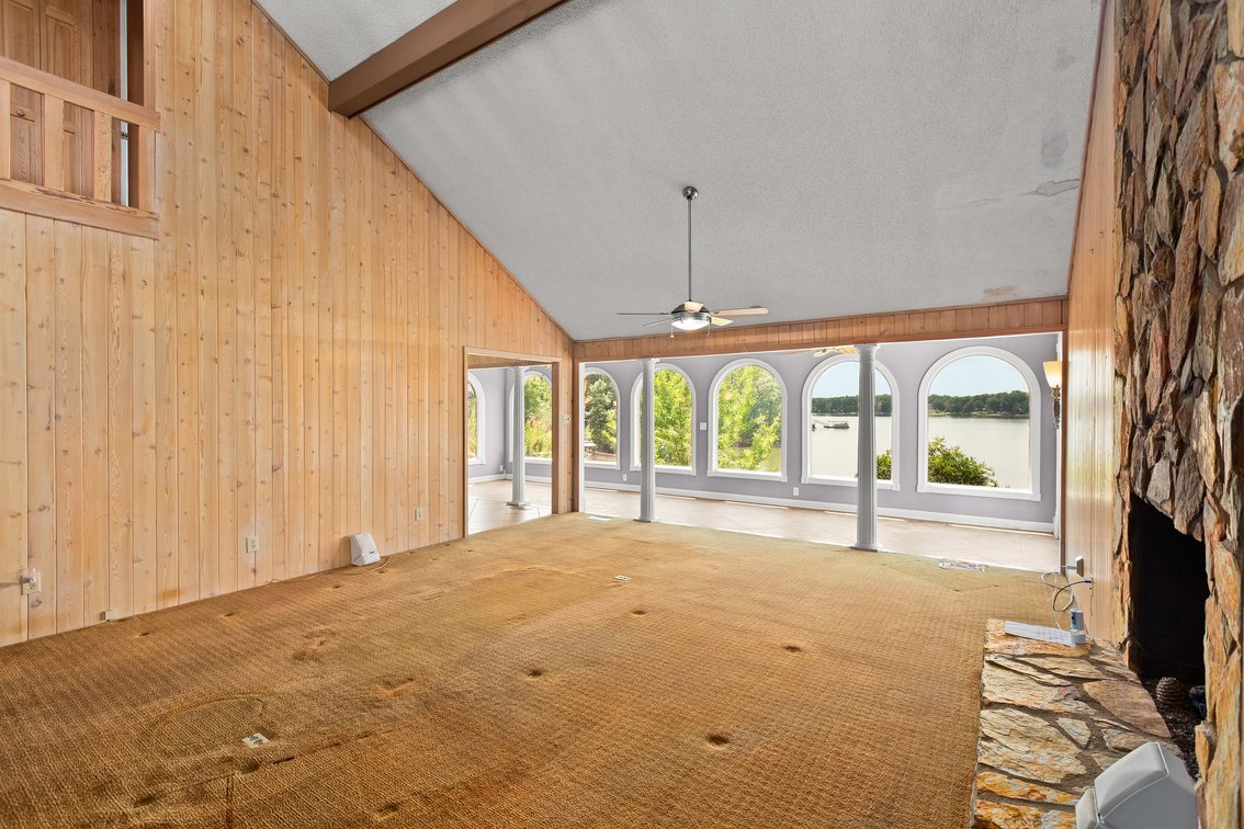 Lakefront Peninsula Retreat - Lexington, NC