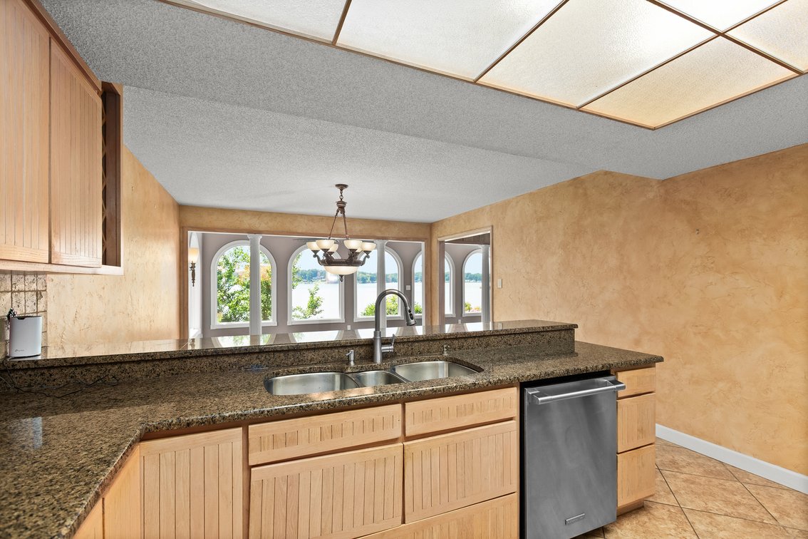 Lakefront Peninsula Retreat - Lexington, NC