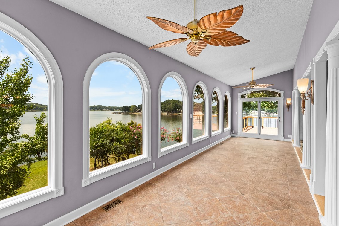 Lakefront Peninsula Retreat - Lexington, NC