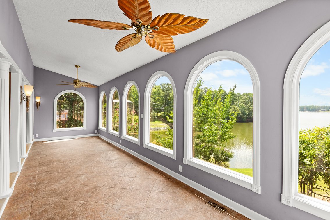 Lakefront Peninsula Retreat - Lexington, NC