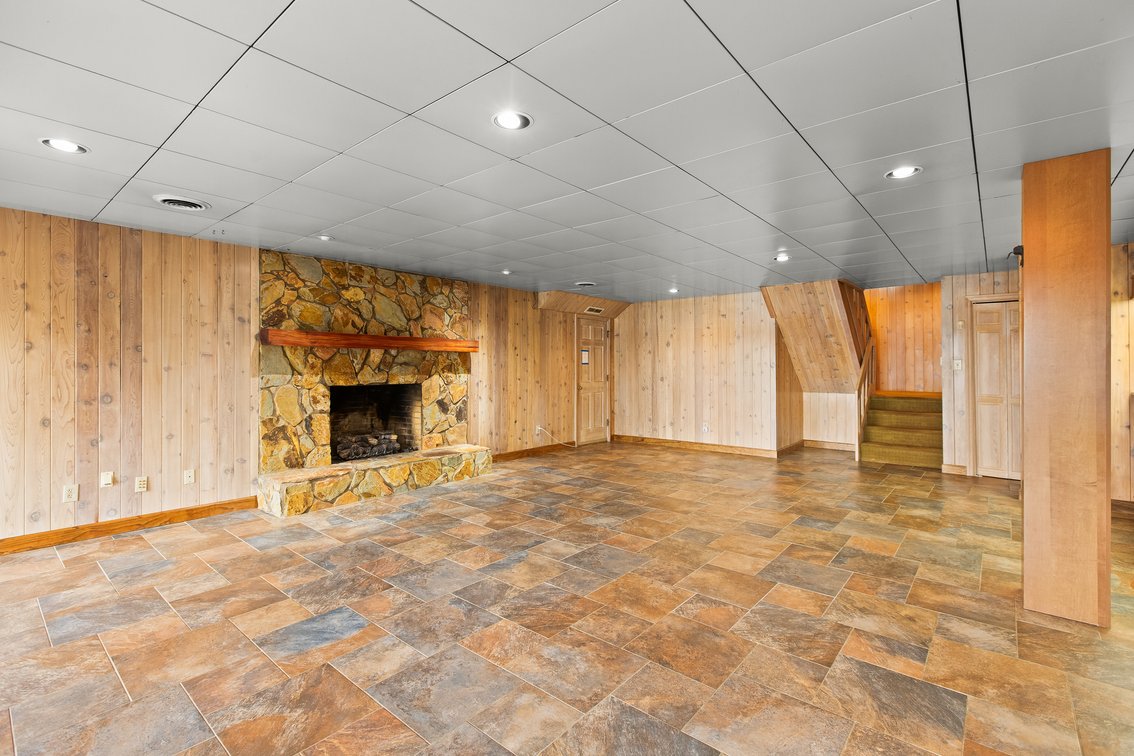 Lakefront Peninsula Retreat - Lexington, NC