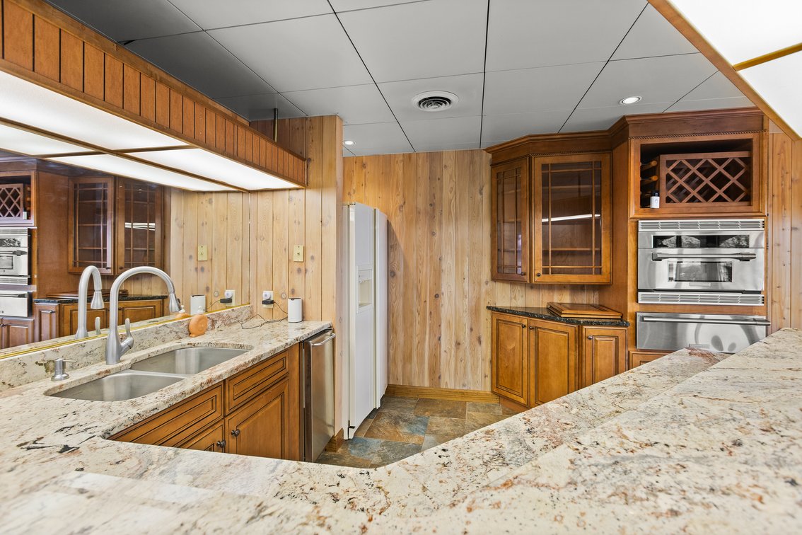 Lakefront Peninsula Retreat - Lexington, NC
