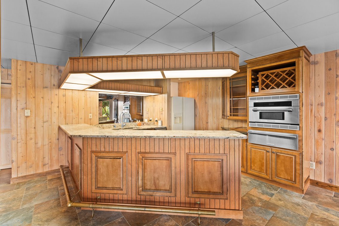 Lakefront Peninsula Retreat - Lexington, NC