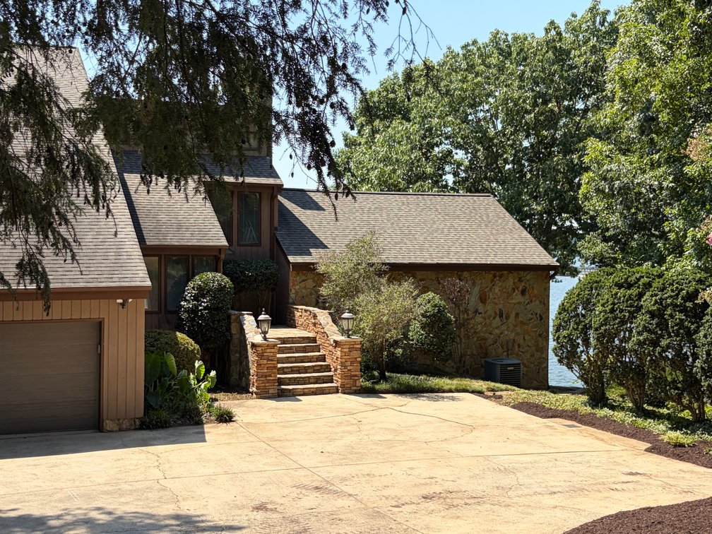 Lakefront Peninsula Retreat - Lexington, NC