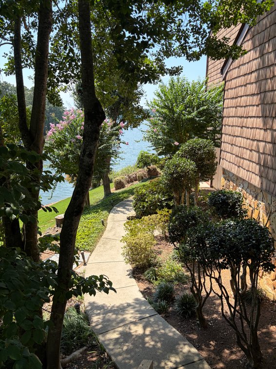 Lakefront Peninsula Retreat - Lexington, NC