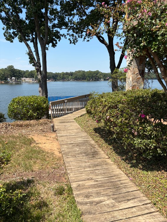 Lakefront Peninsula Retreat - Lexington, NC