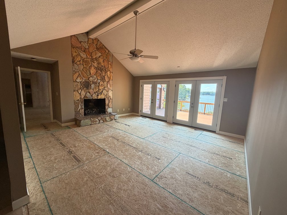 Lakefront Peninsula Retreat - Lexington, NC