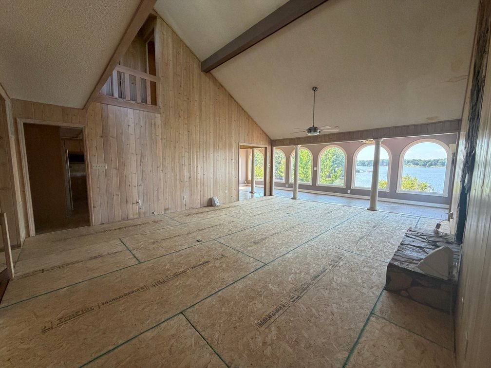Lakefront Peninsula Retreat - Lexington, NC