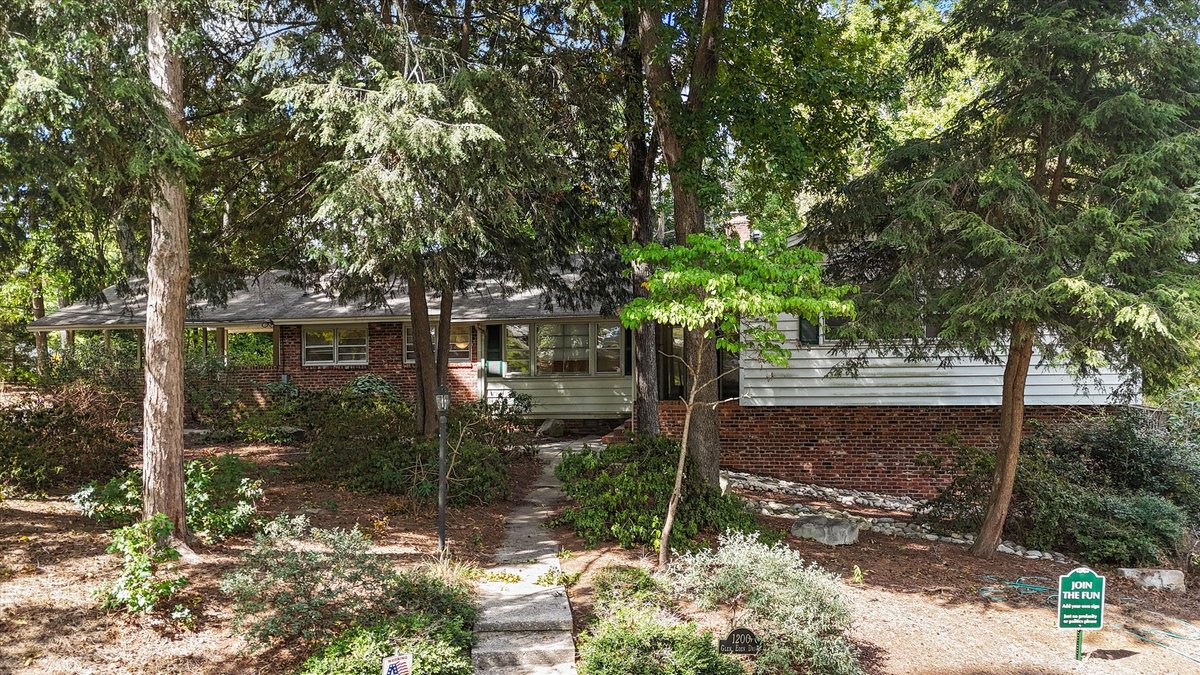 Prime Raleigh Location – Glen Eden Drive