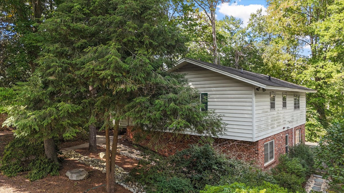 Prime Raleigh Location – Glen Eden Drive