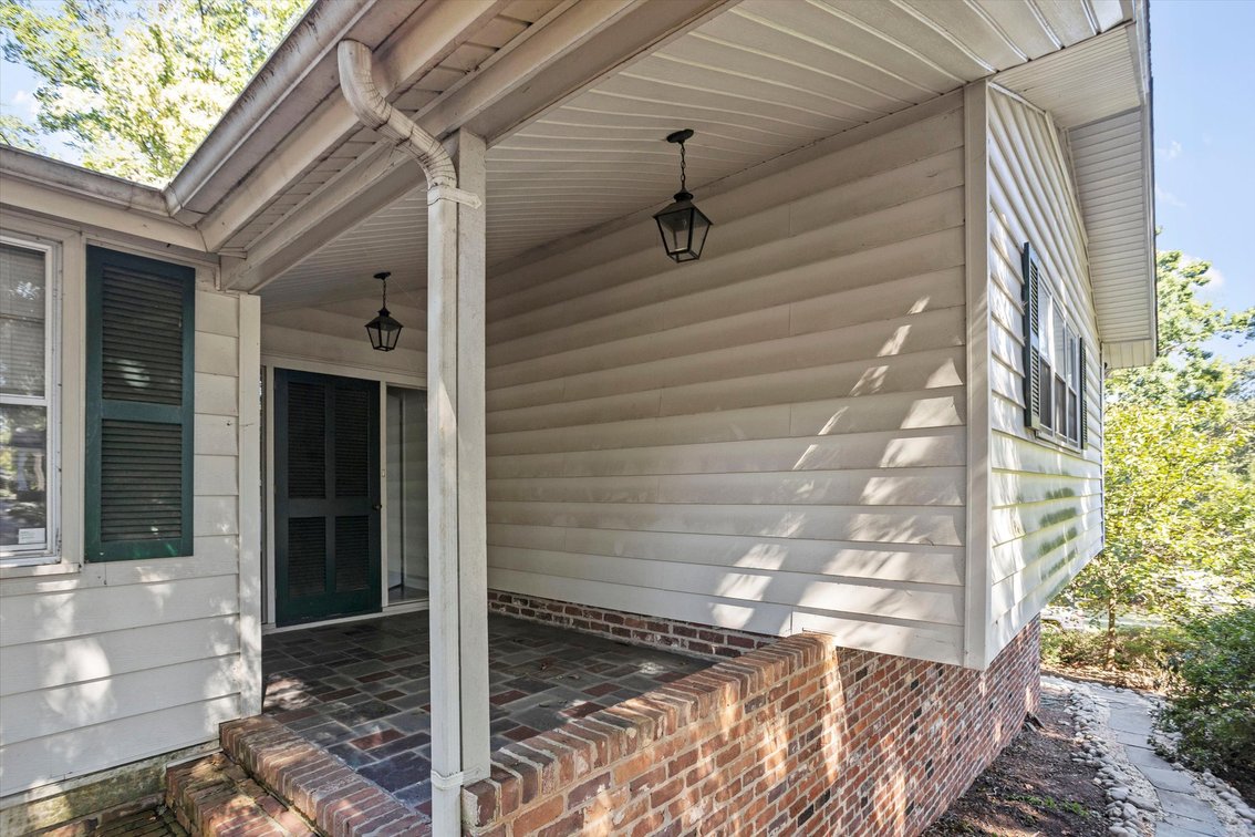 Prime Raleigh Location – Glen Eden Drive