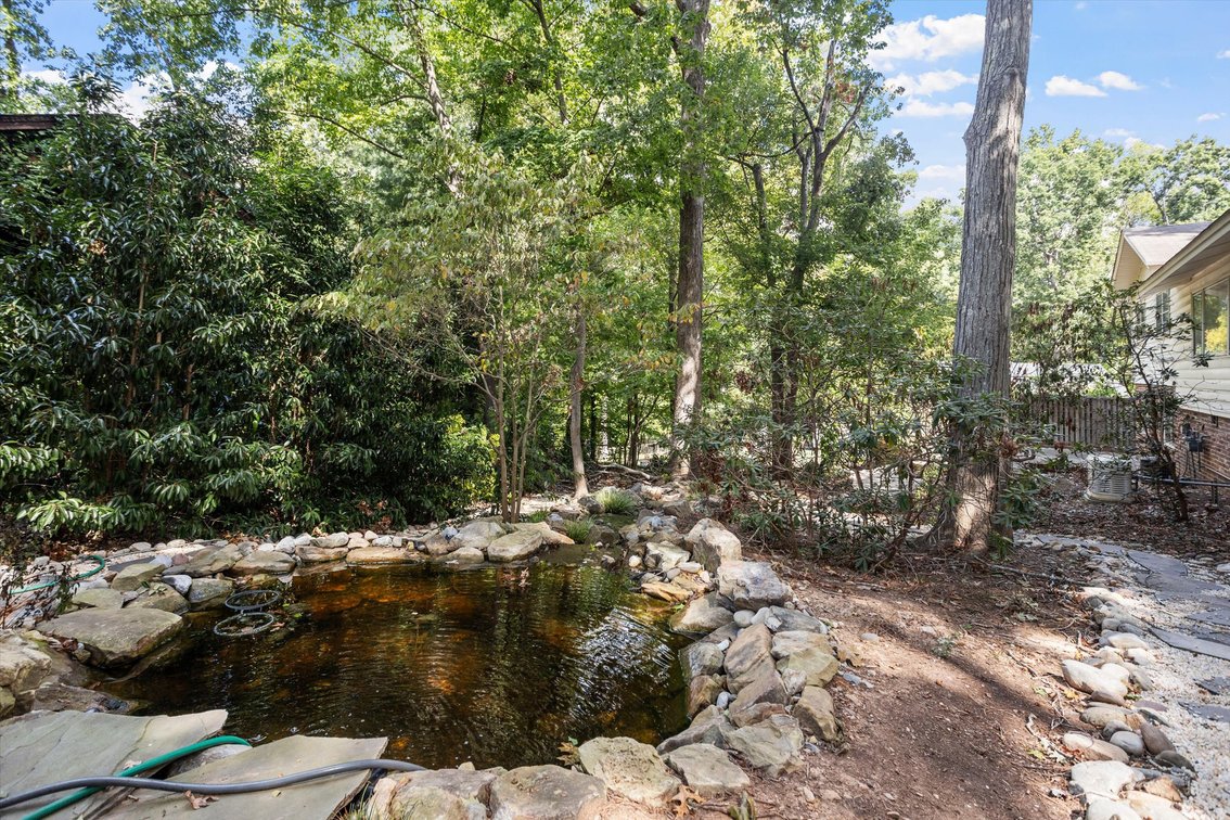 Prime Raleigh Location – Glen Eden Drive
