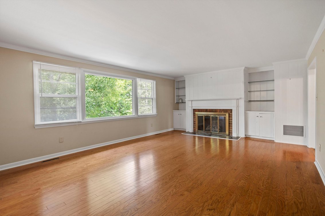 Prime Raleigh Location – Glen Eden Drive