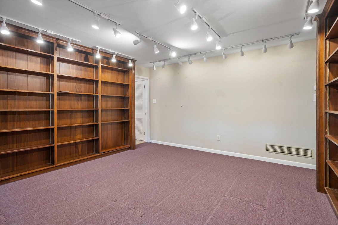 Prime Raleigh Location – Glen Eden Drive