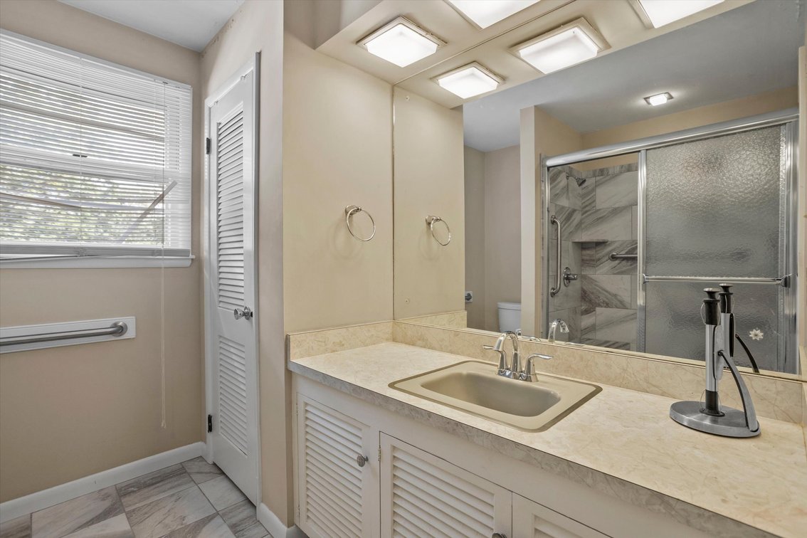 Prime Raleigh Location – Glen Eden Drive