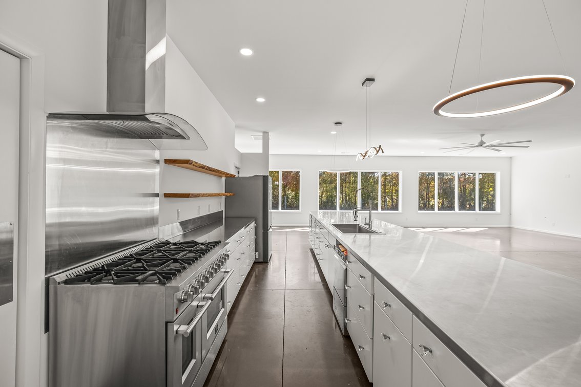 Barndo & Vine Estate Auction