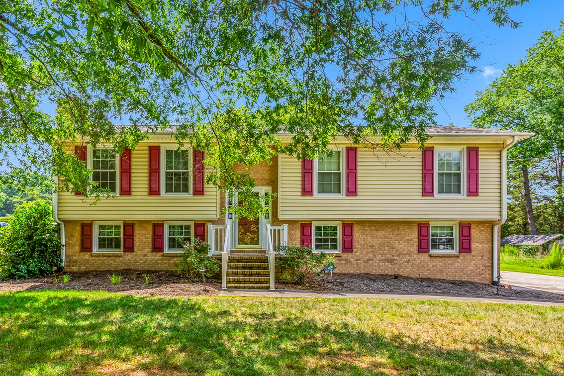 Charming Clemmons Home