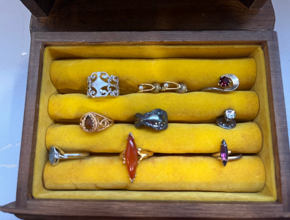 Image for St Albans, WV - Jewelry, Coins, Knives, and More!