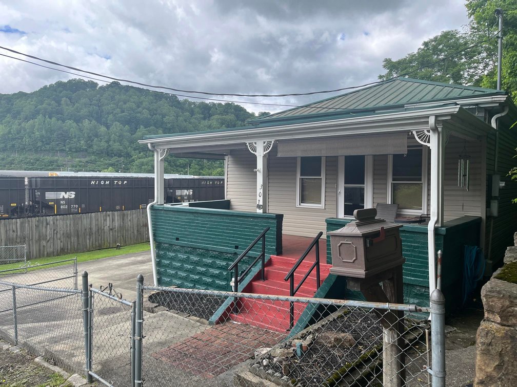 Image for SOLD $46,200 - 3 Bedroom with Full Basement in Williamson