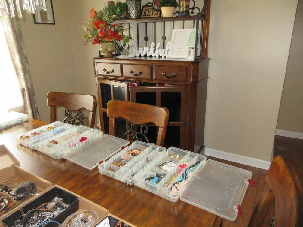 Image for Morgantown, WV – Nice Household Furnishings, Kitchenware, Décor & Much More!